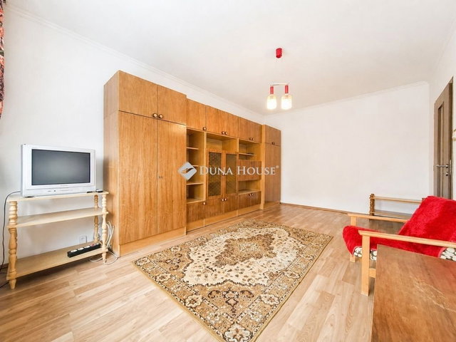 Eladó panellakás, Dunaújvárosban 30.9 M Ft, 2 szobás