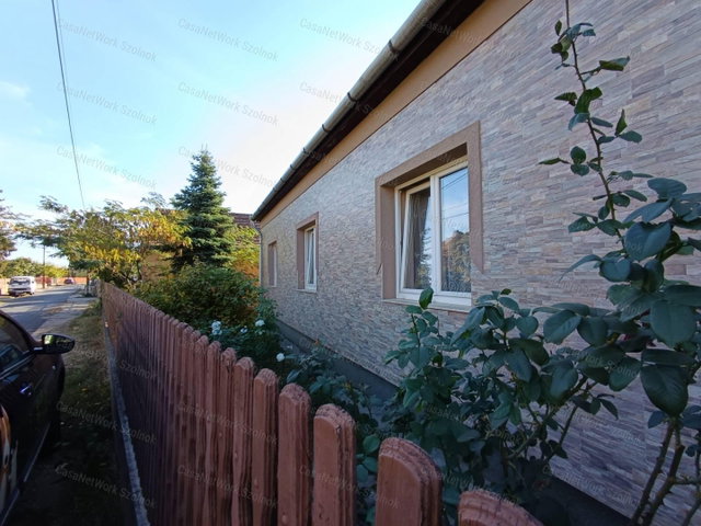 Eladó családi ház, Szolnokon 74.9 M Ft, 3+1 szobás
