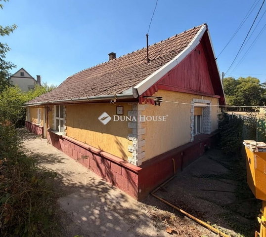 Eladó családi ház, Tápiószecsőn 24.99 M Ft, 2 szobás
