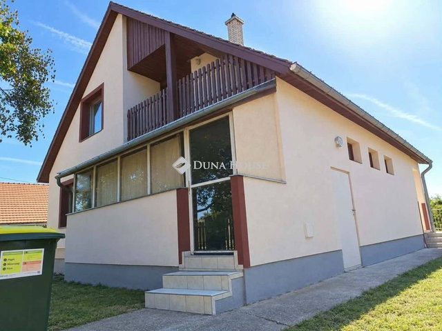 Eladó családi ház, Balatonfőkajáron 95.5 M Ft, 6 szobás