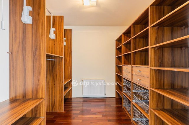 Eladó családi ház, Telkin 399.9 M Ft, 6 szobás