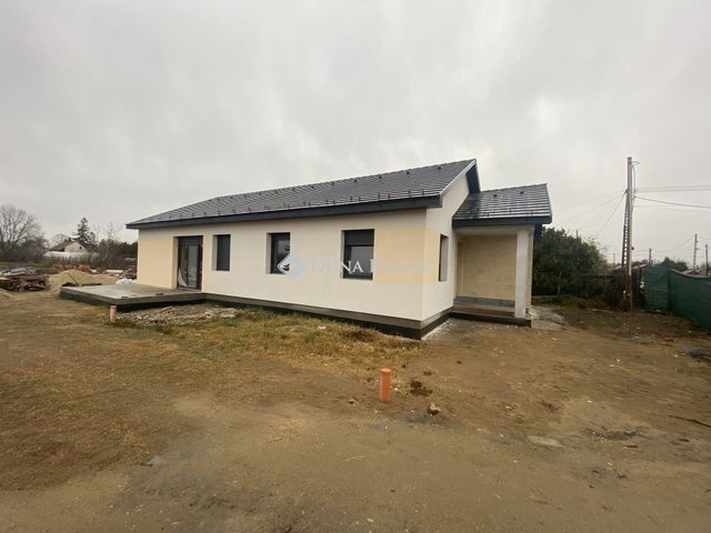 Eladó családi ház, Dabason 89.9 M Ft, 4 szobás