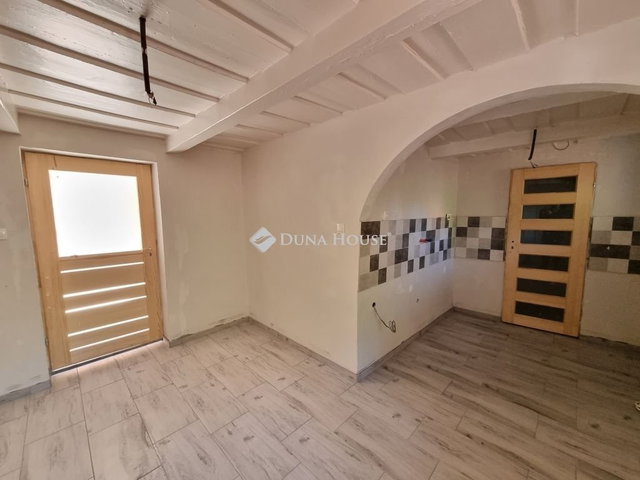 Eladó családi ház, Ercsiben 47.7 M Ft, 3 szobás