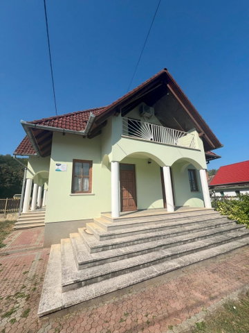Eladó családi ház, Erdősmárokok 138 M Ft, 10 szobás