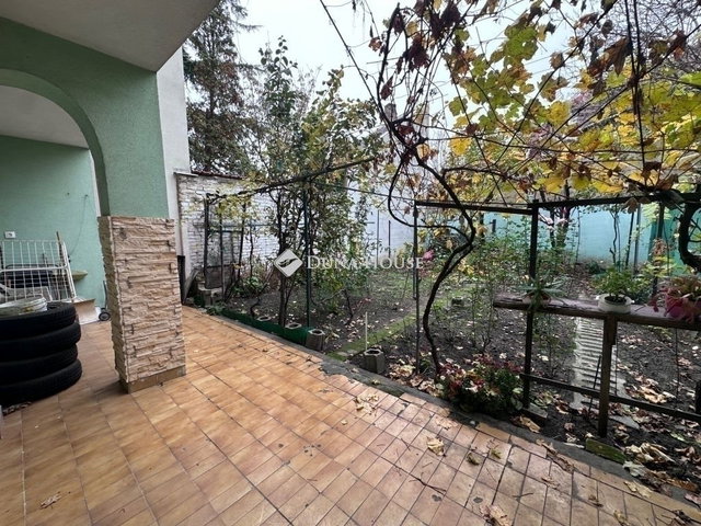 Eladó családi ház, Szegeden 180 M Ft, 7 szobás