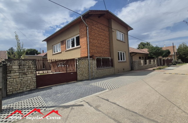 Eladó családi ház, Békéscsabán 94.9 M Ft, 4 szobás
