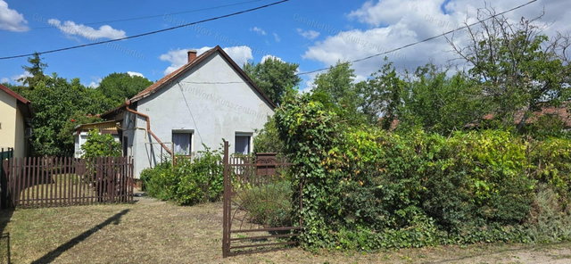 Eladó nyaraló, Cserkeszőlőn 23.5 M Ft, 2 szobás
