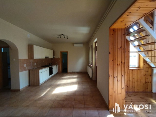 Kiadó családi ház, albérlet, Békéscsabán 200 E Ft / hó