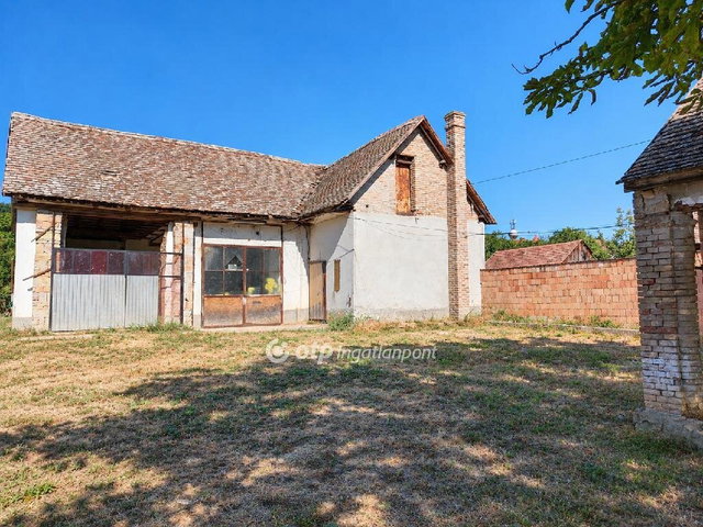 Eladó családi ház, Báron 18 M Ft, 4 szobás
