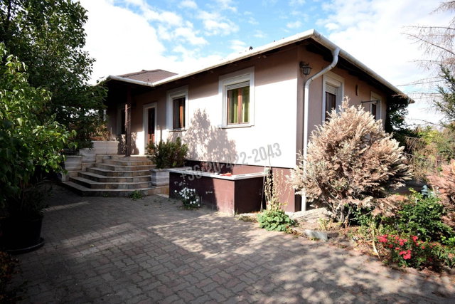 Eladó családi ház, Szigetszentmiklóson 99.9 M Ft, 1+3 szobás
