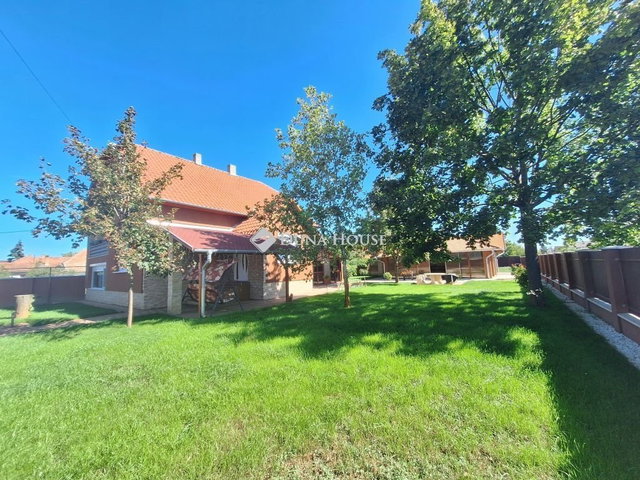 Eladó családi ház, Tiszaföldváron 52.5 M Ft, 6 szobás
