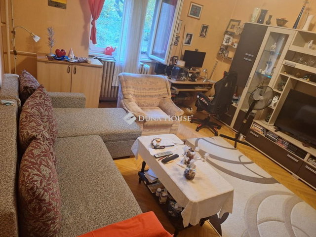 Eladó téglalakás, Tatabányán 32 M Ft, 1 szobás