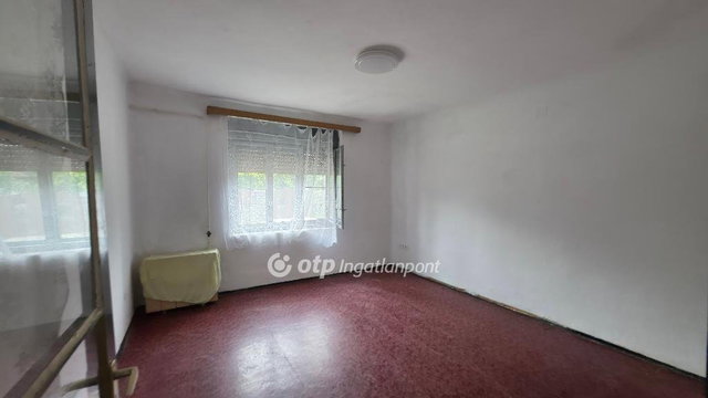 Eladó családi ház, Kisújszálláson 19.5 M Ft, 2 szobás