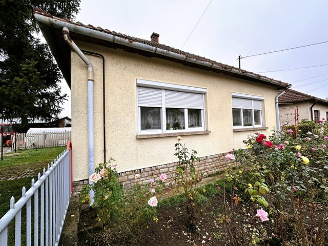 Eladó családi ház, Sarkadon 28 M Ft, 2 szobás