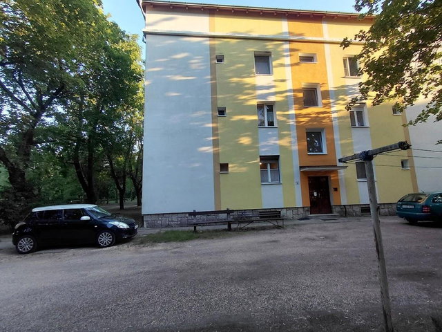 Eladó téglalakás, Komáromban 32.4 M Ft, 2 szobás
