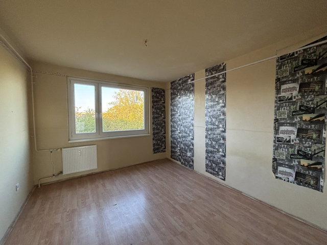 Eladó panellakás, Tiszaújvárosban, Árpád úton 27.9 M Ft