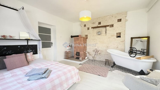 Eladó családi ház, Egerszalókon 219 M Ft, 10 szobás
