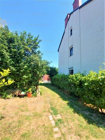 Eladó ikerház, Törökszentmiklóson 41.9 M Ft, 6 szobás