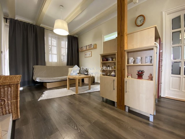 Eladó családi ház, Veszprémben 189.99 M Ft, 6 szobás