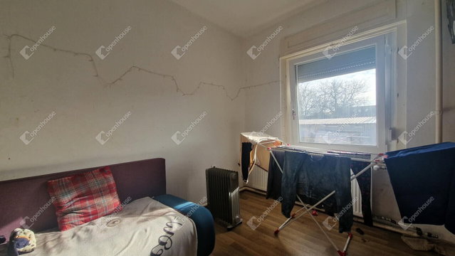 Eladó családi ház, Szákszenden 38.9 M Ft, 3 szobás