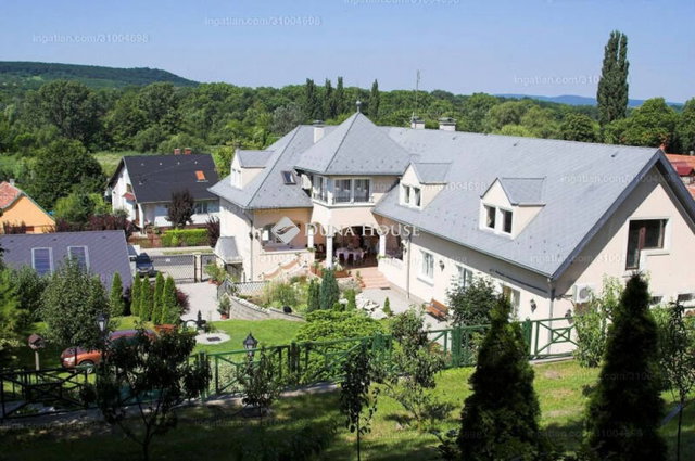 Eladó családi ház, Alcsútdobozon 320 M Ft, 12 szobás