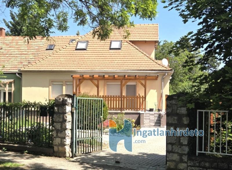 3 bed · 827m² · 99.000.000 ft
