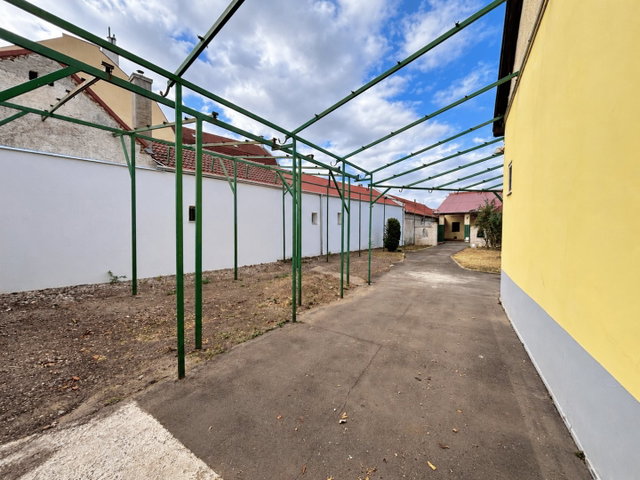 Eladó családi ház, Debrecenben, Pacsirta utcában 165 M Ft