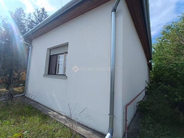 Eladó családi ház, Törtelen 18 M Ft, 2 szobás