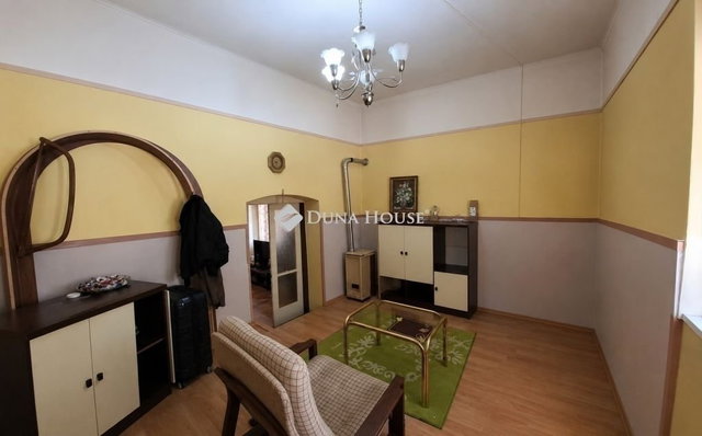 Eladó családi ház, Pécelen 40.99 M Ft, 3 szobás