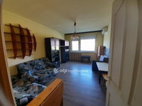 Eladó panellakás, Oroszlányban 32 M Ft, 2+1 szobás