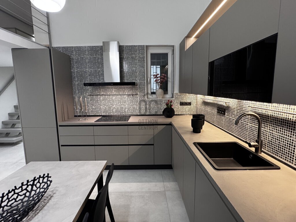 3 bed · 106m² · 179.900.000 ft
