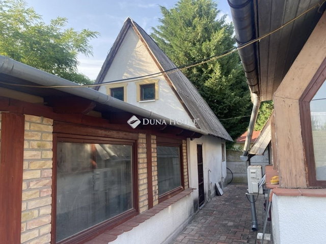 Eladó nyaraló, Tasson 41 M Ft, 4 szobás / költözzbe.hu