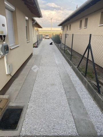 Eladó ikerház, Szigetszentmiklóson 140 M Ft, 5 szobás