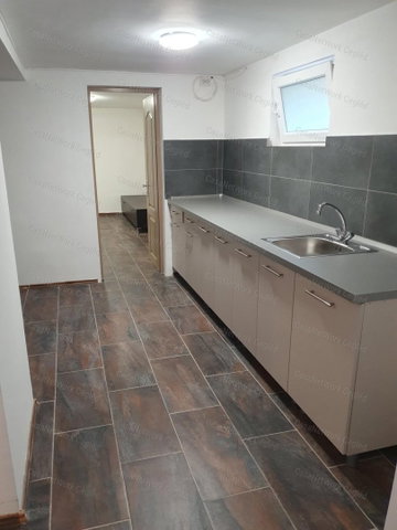 Kiadó üzlethelyiség, Szolnokon 200 E Ft / hó, 2 szobás