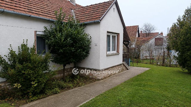 Eladó családi ház, Tapolcán 54 M Ft, 1+1 szobás