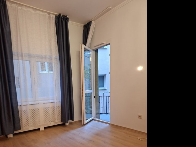 Kiadó iroda, Budapesten, I. kerületben 165 E Ft / hó, 1 szobás