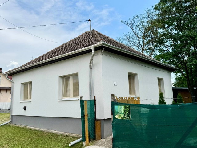 Eladó családi ház, Sarudon 34.9 M Ft, 2 szobás