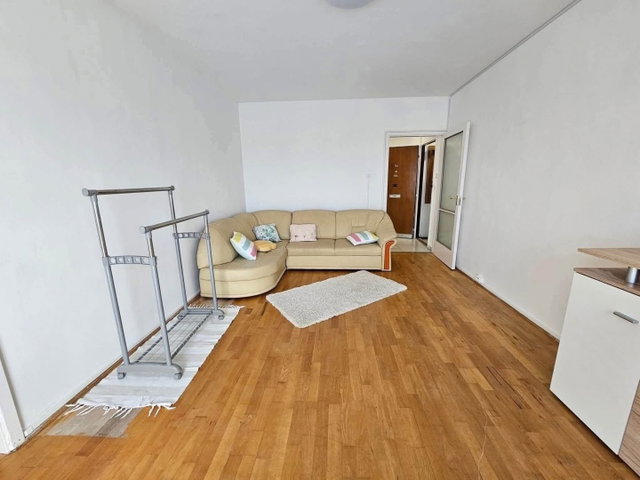Kiadó panellakás, albérlet, Debrecenben 180 E Ft / hó, 3 szobás
