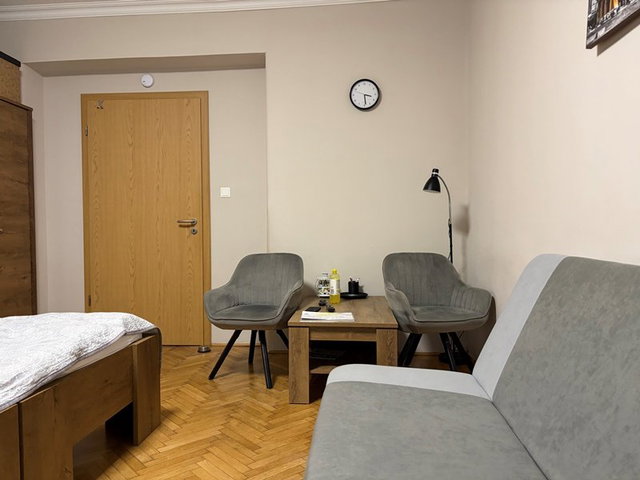Kiadó téglalakás, albérlet, Pécsett, Garay utcában, 1 szobás