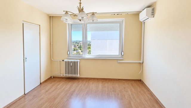 Eladó panellakás, Debrecenben 42.9 M Ft, 2 szobás