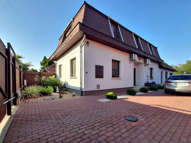 Eladó családi ház, Békéscsabán 79.9 M Ft, 6 szobás
