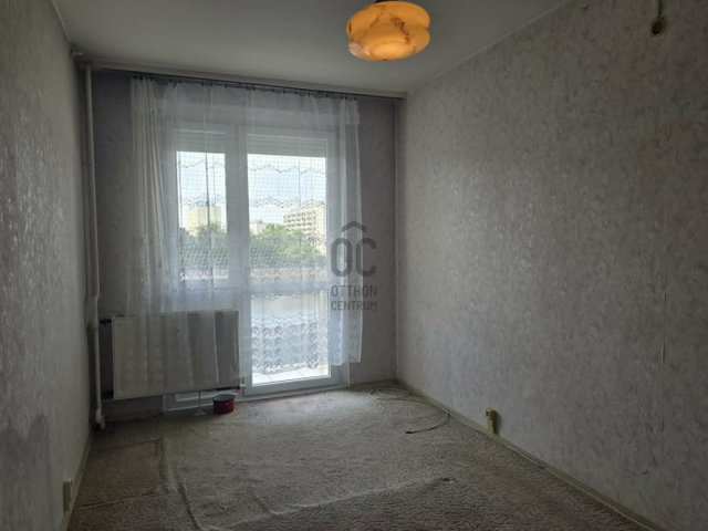 Eladó panellakás, Debrecenben 64.6 M Ft, 3 szobás