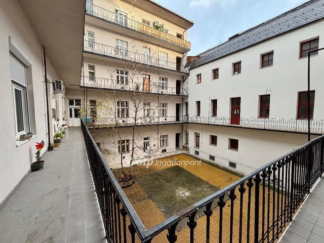 Eladó téglalakás, Budapesten, VIII. kerületben 82.1 M Ft