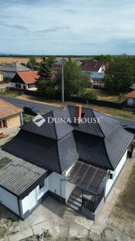 Eladó családi ház, Zsámbokon 50 M Ft, 3 szobás