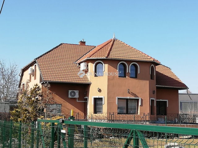 Eladó családi ház, Miskolcon 140 M Ft, 10 szobás