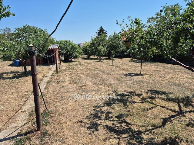 Eladó családi ház, Pécsett 26 M Ft, 2 szobás