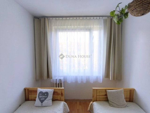 Eladó panellakás, Szombathelyen 49.9 M Ft, 4 szobás
