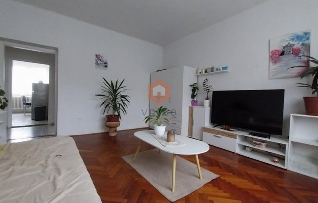 Eladó családi ház, Pécsett 62.5 M Ft, 6+3 szobás
