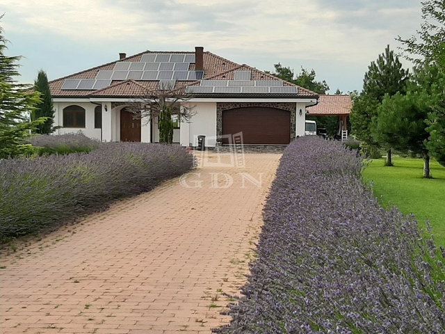 Eladó családi ház, Siófokon 351 M Ft, 6 szobás