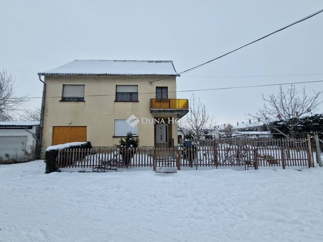 Eladó családi ház, Baján 48 M Ft, 4 szobás